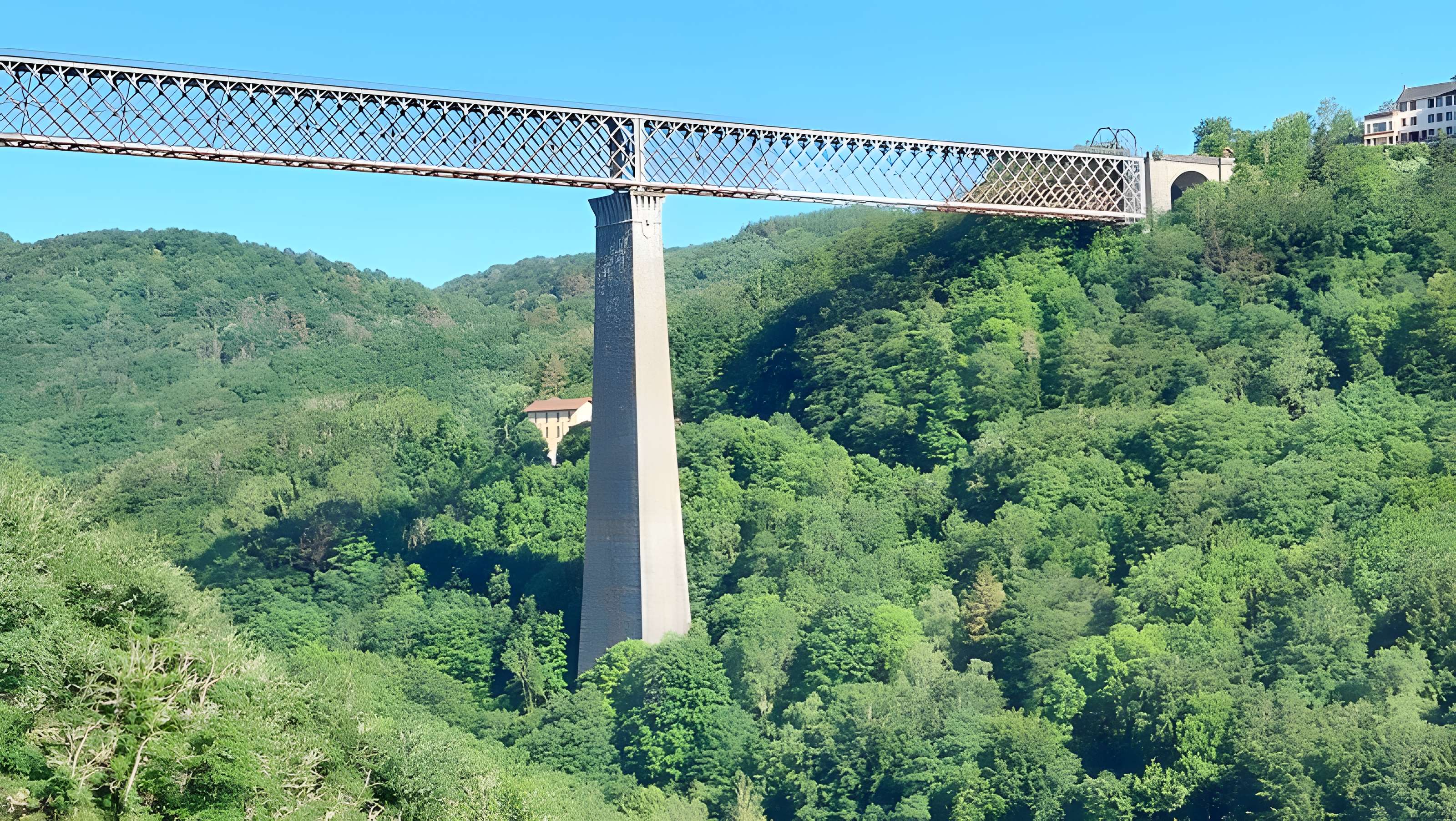 Viaduc des Fades à Sauret-Besserve