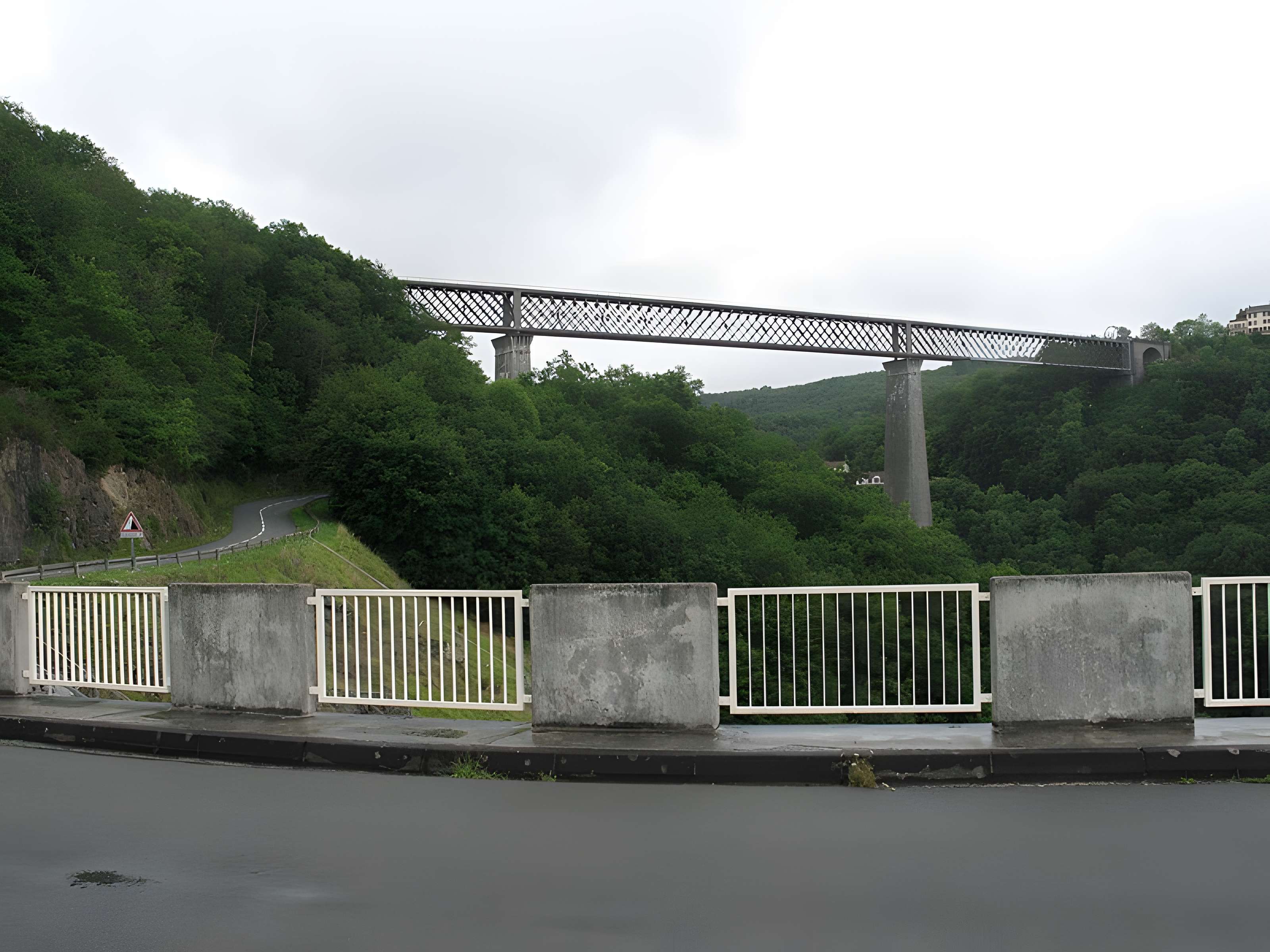 Viaduc des Fades à Sauret-Besserve