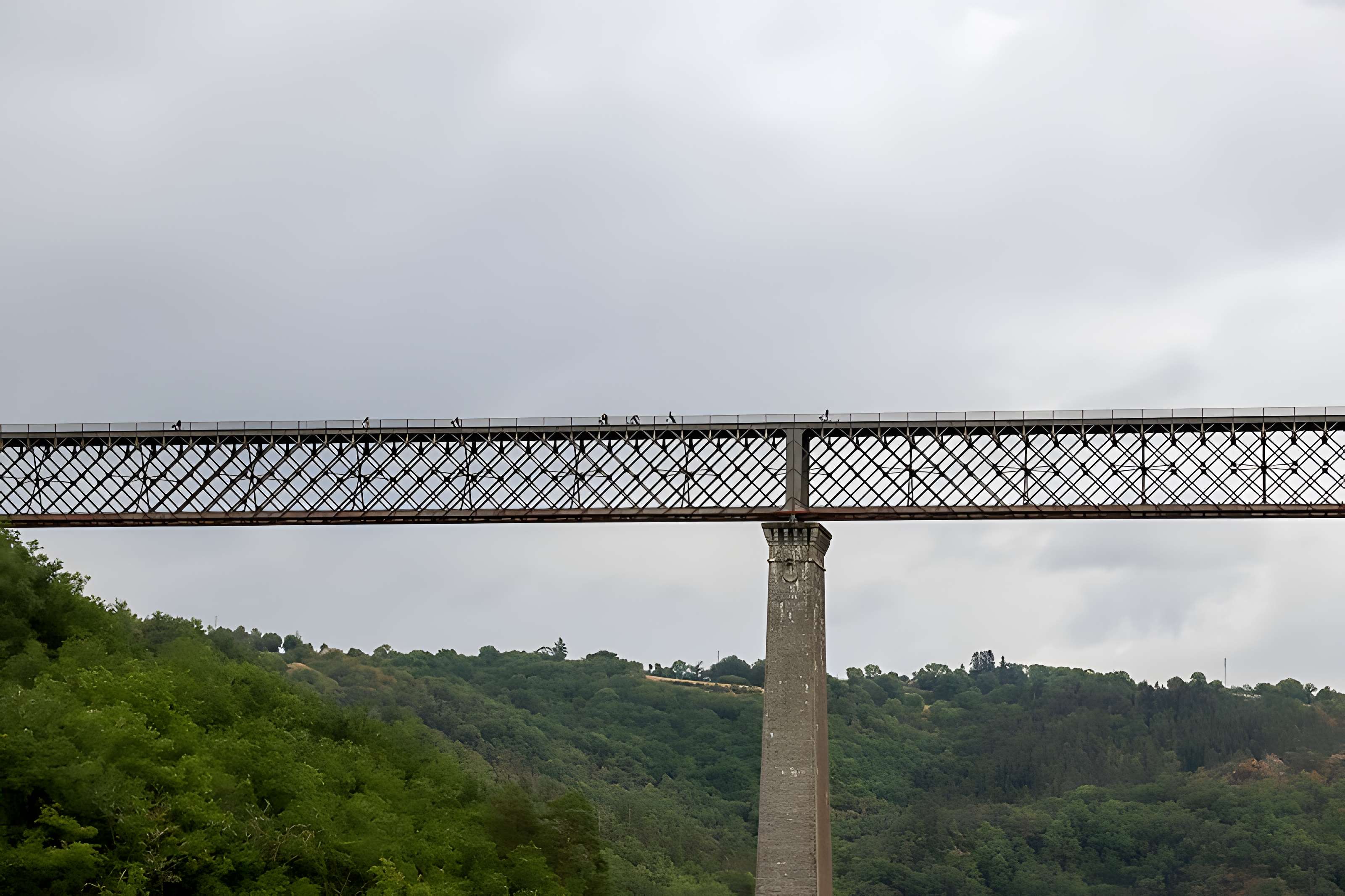 Viaduc des Fades à Sauret-Besserve