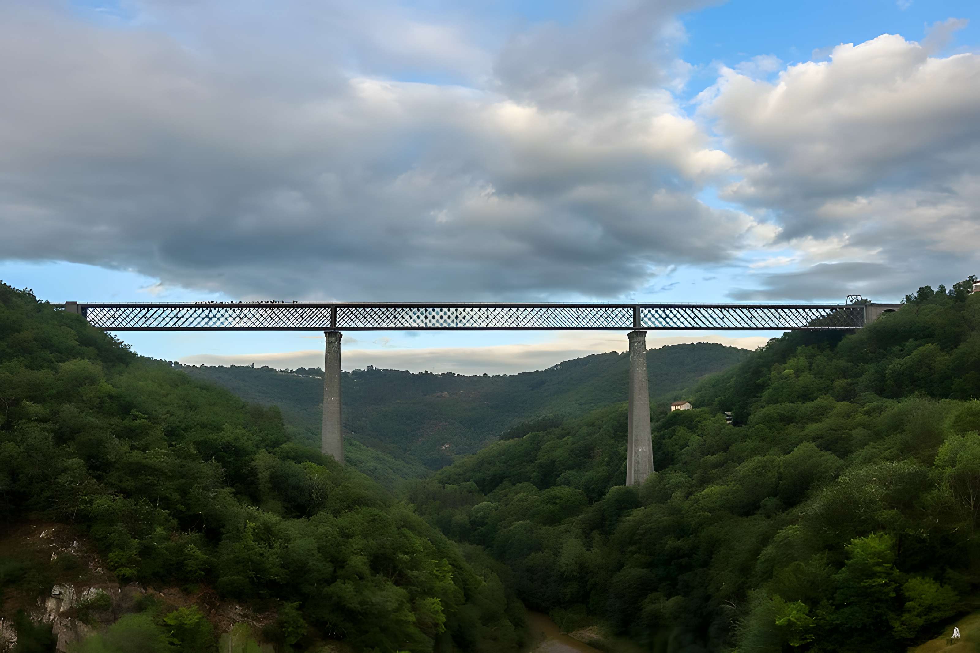 Viaduc des Fades à Sauret-Besserve