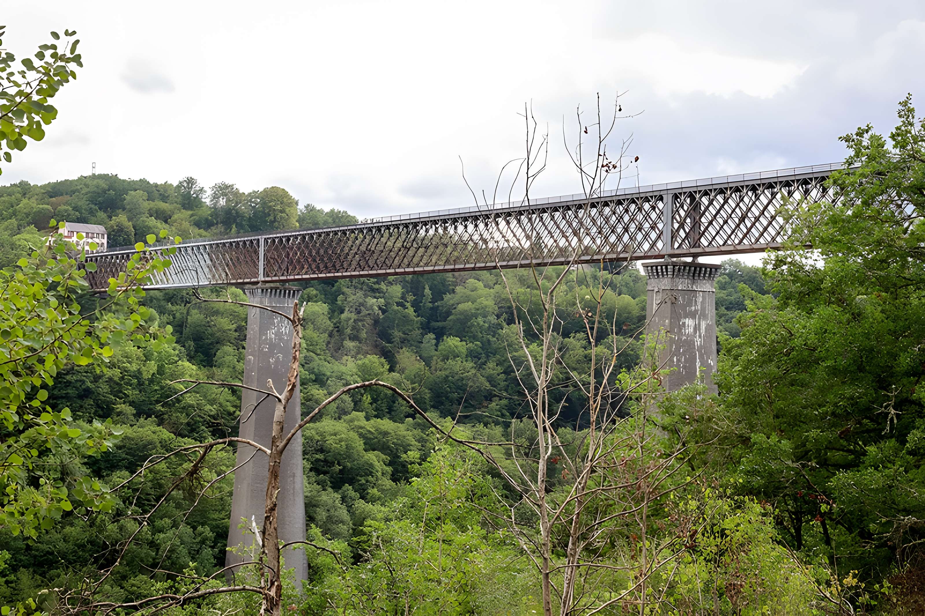 Viaduc des Fades à Sauret-Besserve