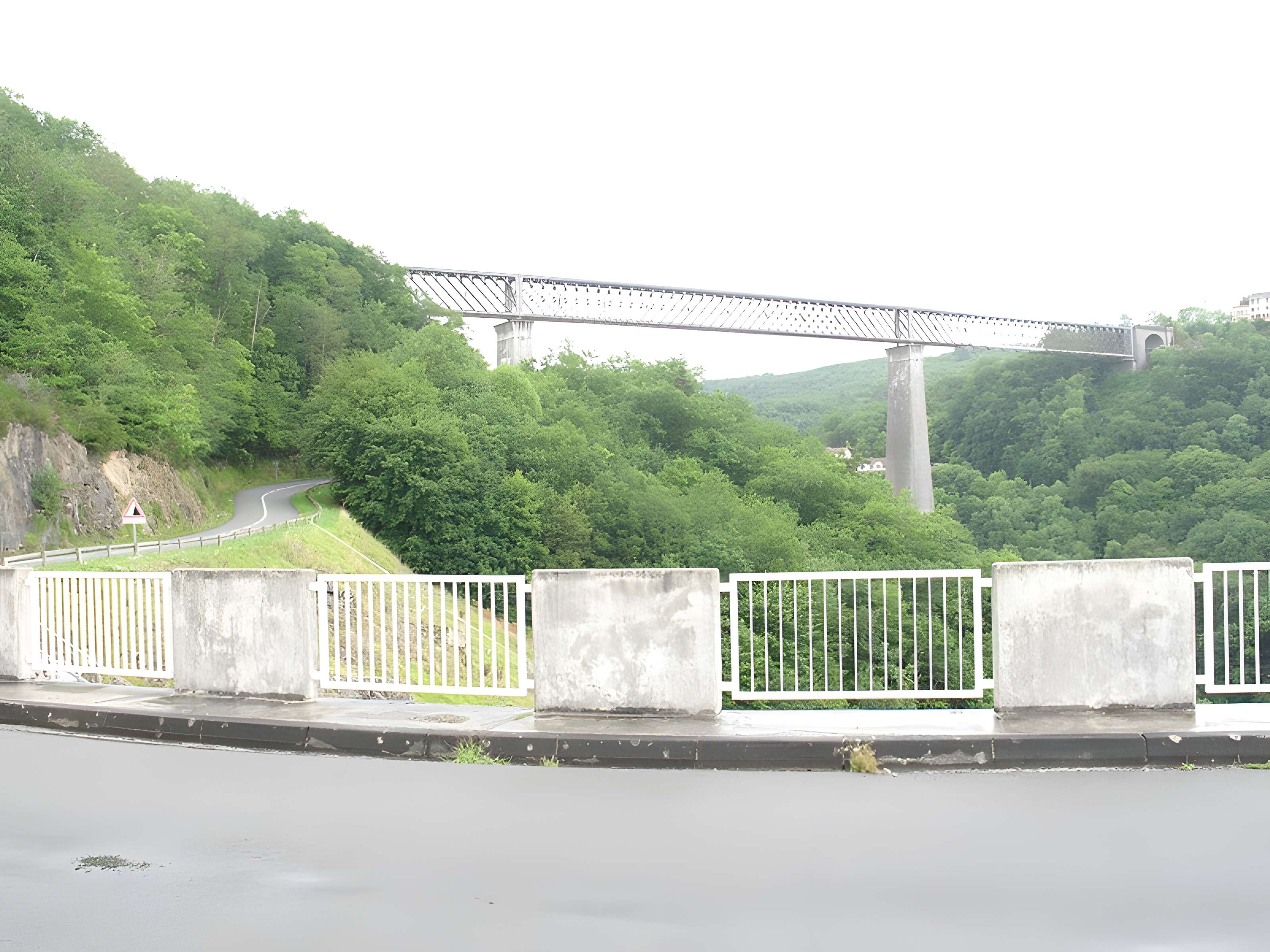 Viaduc des Fades à Sauret-Besserve