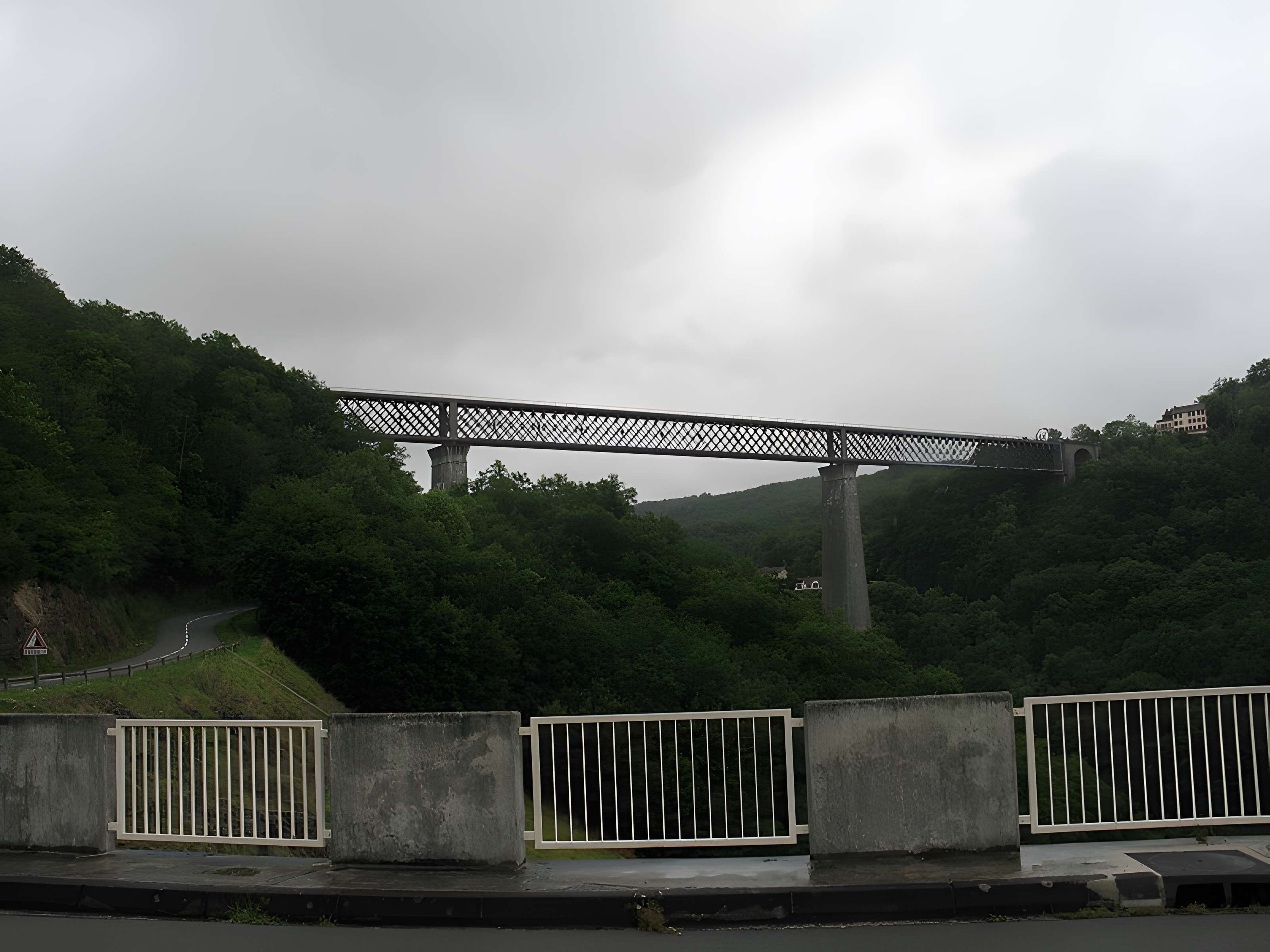 Viaduc des Fades à Sauret-Besserve