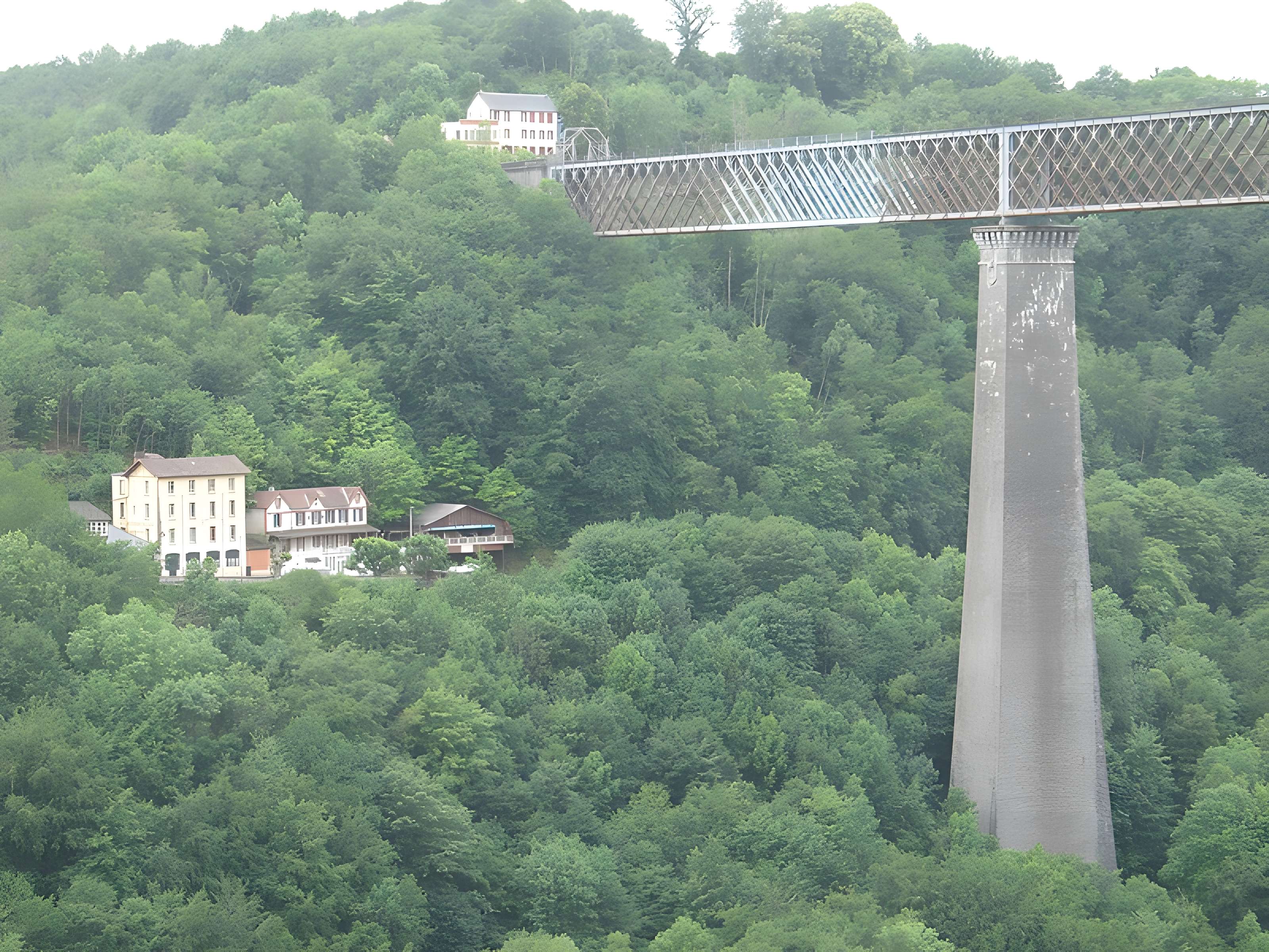 Viaduc des Fades à Sauret-Besserve