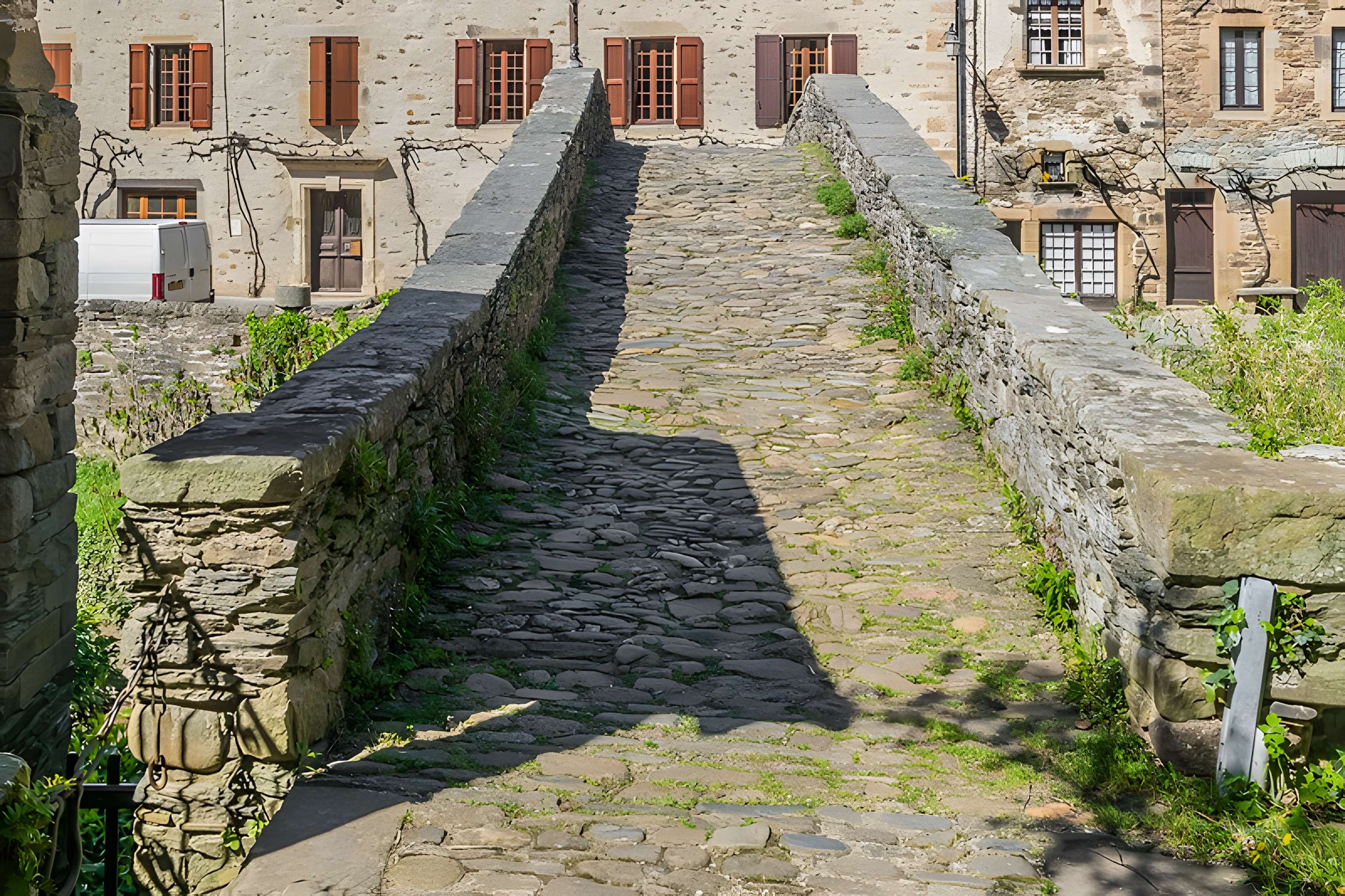 Vieux Pont de Brousse-le-Château