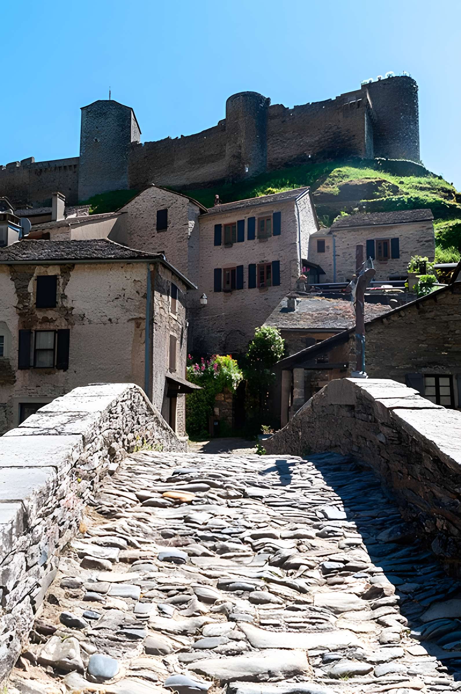 Vieux Pont de Brousse-le-Château
