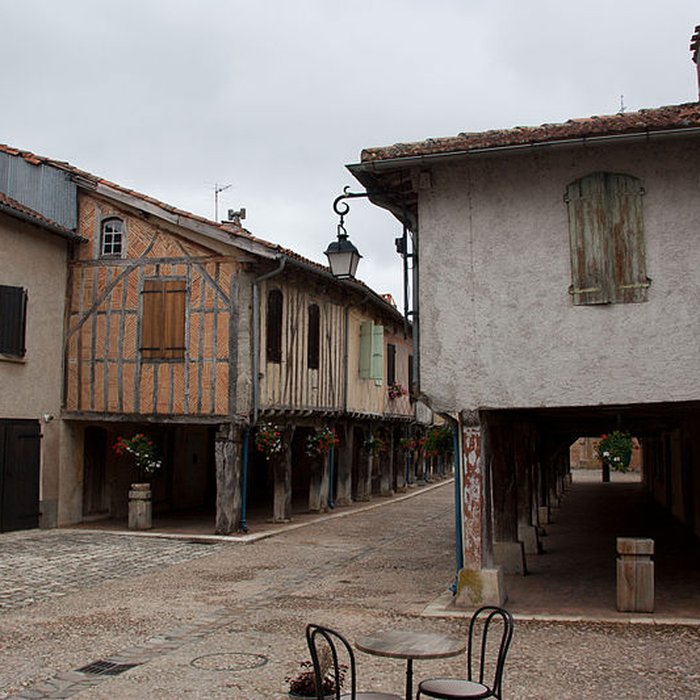 Photo de 10 Maisons de la bastide à Tillac