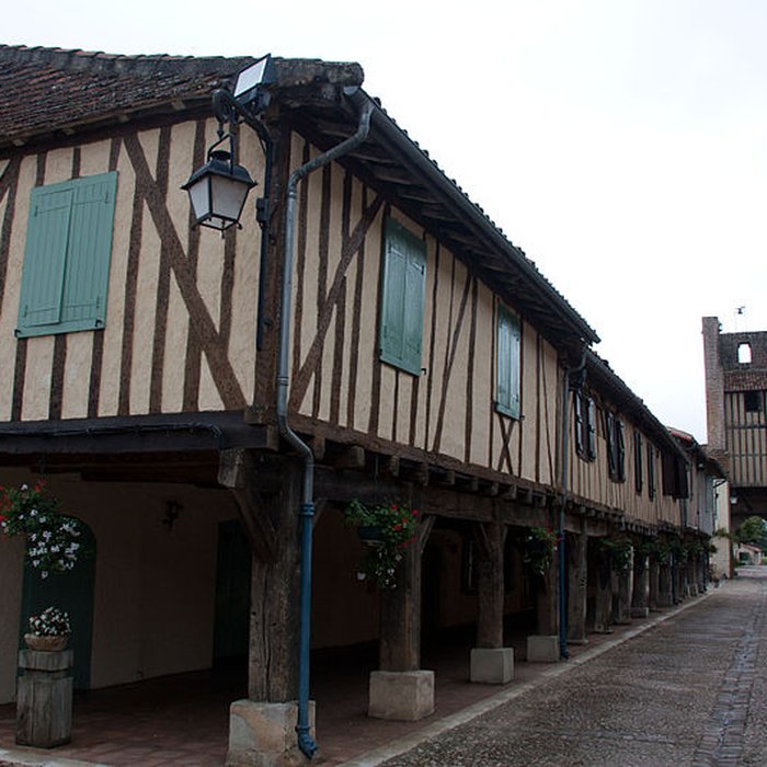 Photo de 10 Maisons de la bastide à Tillac