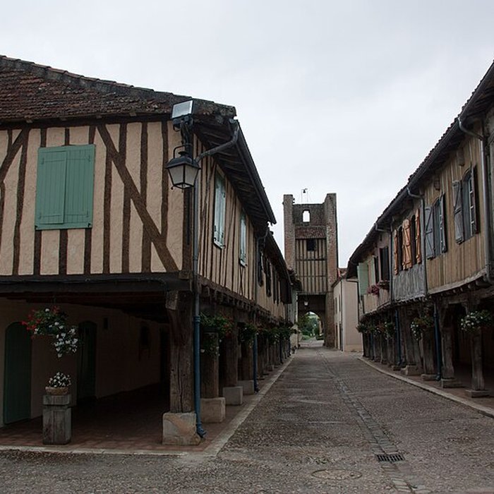 Photo de 10 Maisons de la bastide à Tillac