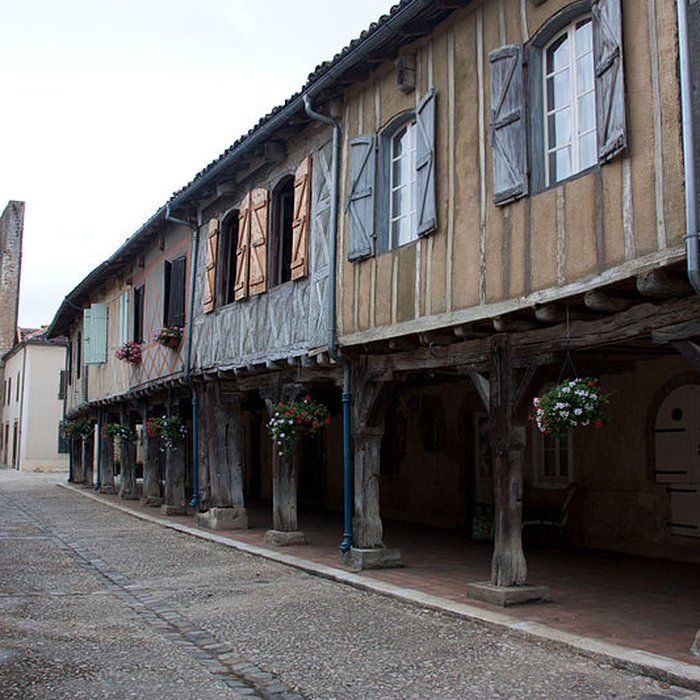 Photo de 10 Maisons de la bastide à Tillac