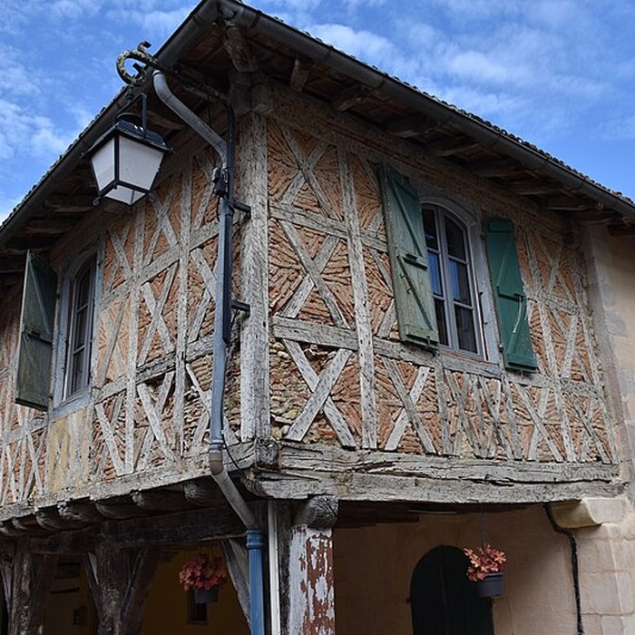 Photo de 10 Maisons de la bastide à Tillac
