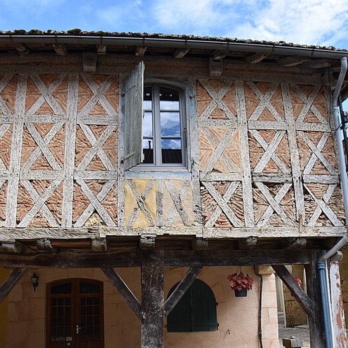 Photo de 10 Maisons de la bastide à Tillac