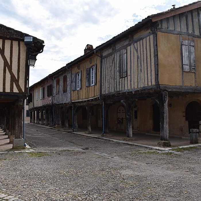Photo de 10 Maisons de la bastide à Tillac
