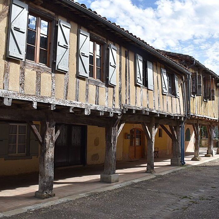 Photo de 10 Maisons de la bastide à Tillac