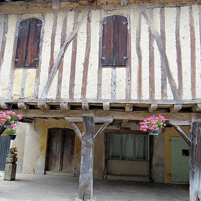 Photo de 10 Maisons de la bastide à Tillac