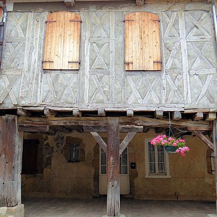 Photo de 10 Maisons de la bastide à Tillac