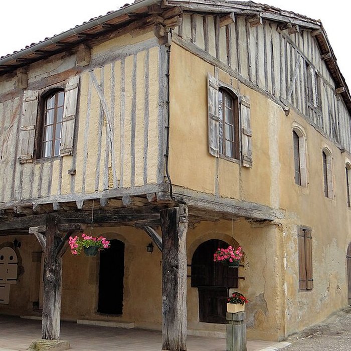 Photo de 10 Maisons de la bastide à Tillac