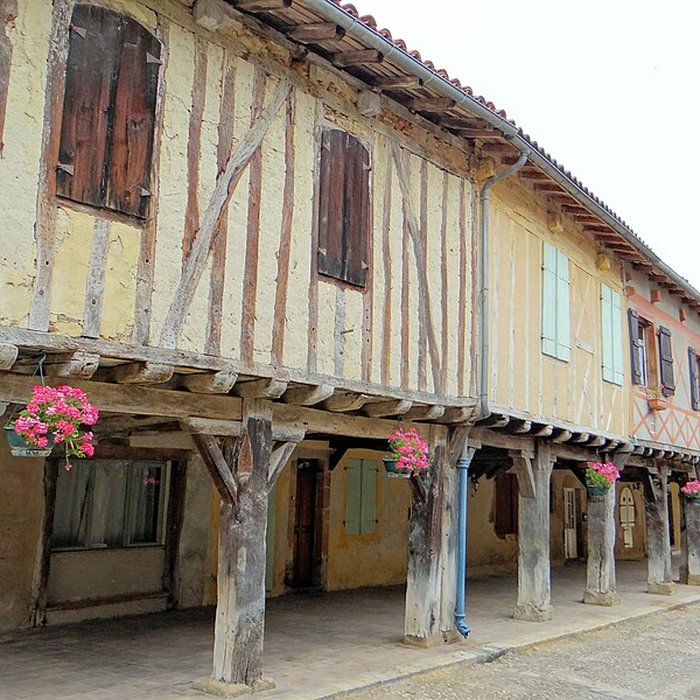 Photo de 10 Maisons de la bastide à Tillac