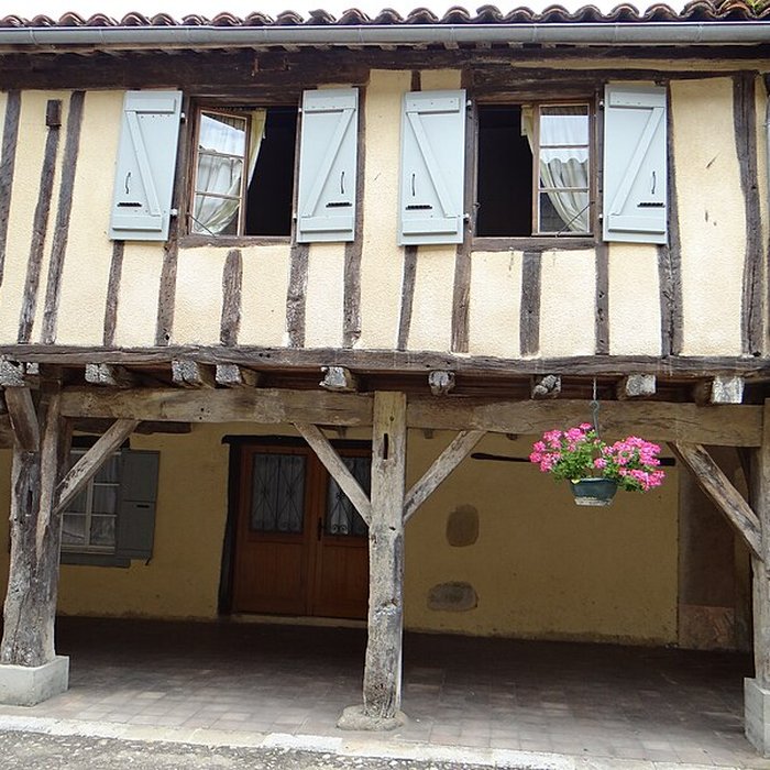 Photo de 10 Maisons de la bastide à Tillac
