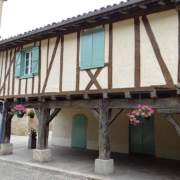 Photo de 10 Maisons de la bastide à Tillac