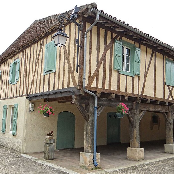 Photo de 10 Maisons de la bastide à Tillac