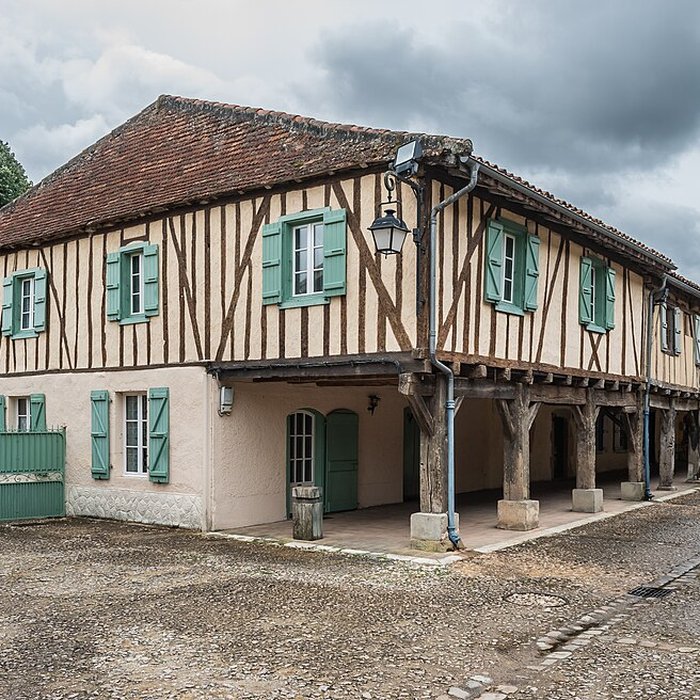 Photo de 10 Maisons de la bastide à Tillac