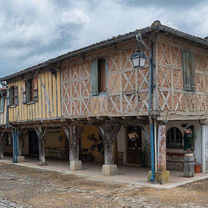 Photo de 10 Maisons de la bastide à Tillac