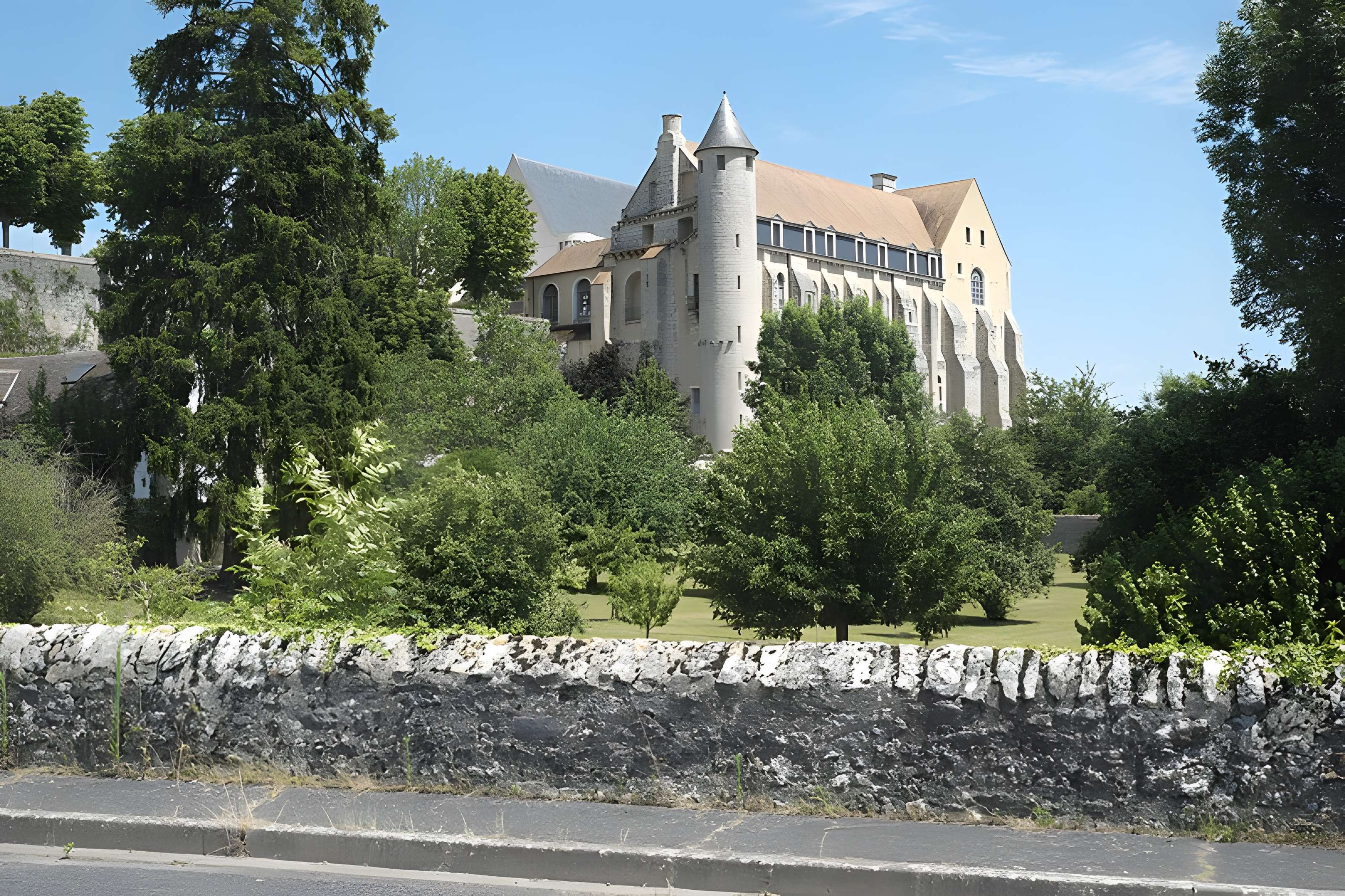 Abbaye Saint-Séverin de Château-Landon