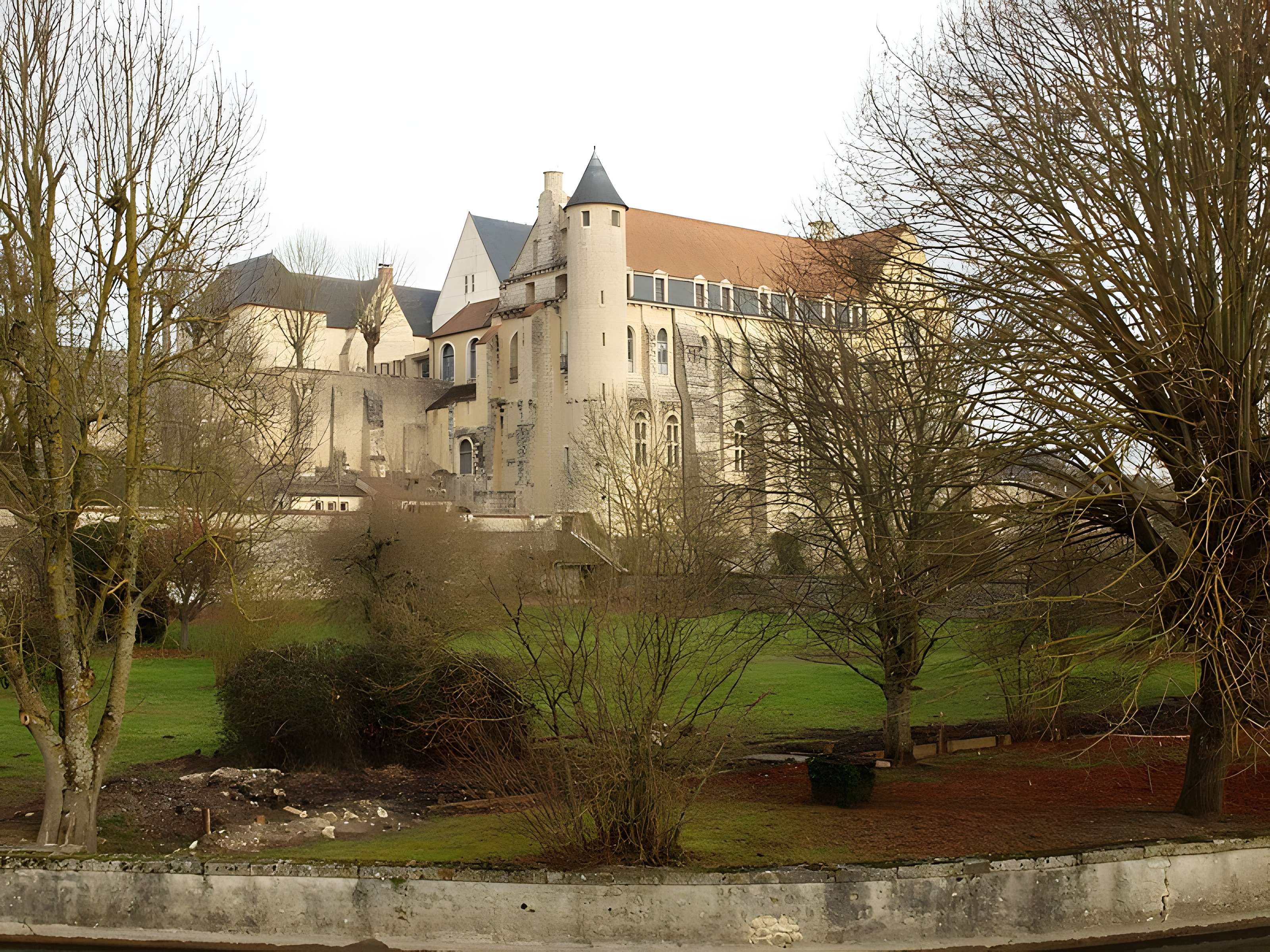 Abbaye Saint-Séverin de Château-Landon