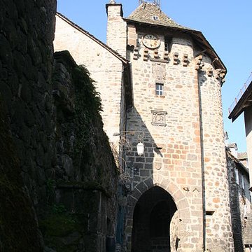 Beffroi appelé aussi Tour de lhorloge
