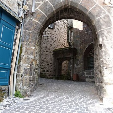 Beffroi appelé aussi Tour de lhorloge