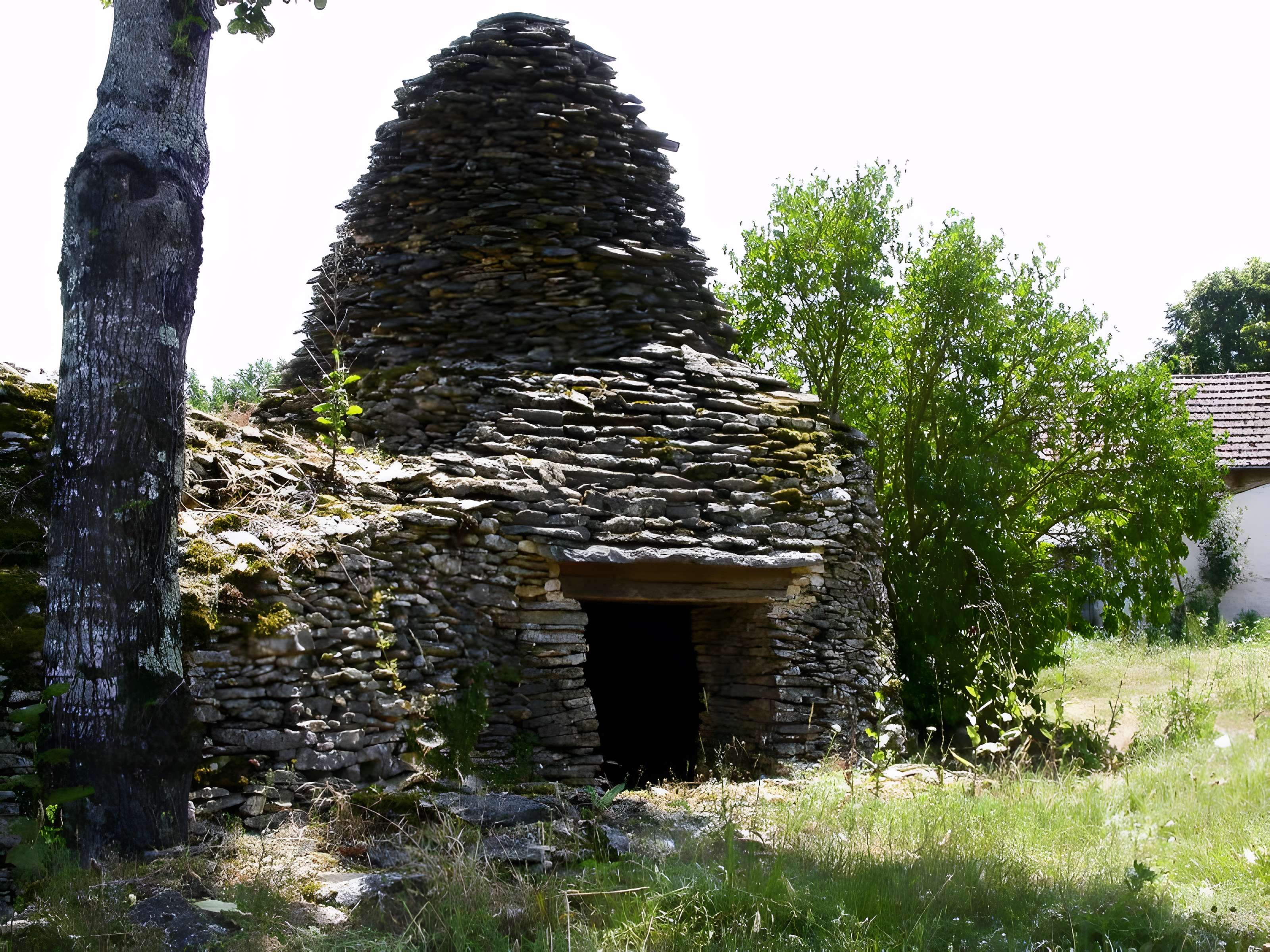 Cabanes jumelées en pierre sèche à Valojoulx 