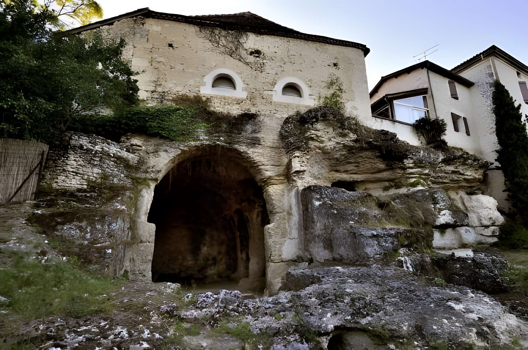 Chapelle monolithe Saint-Georges de Gurat 