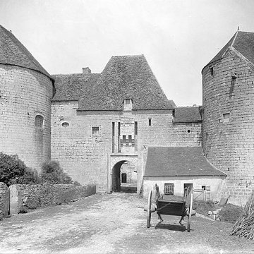 Château de la Motte-Josserand