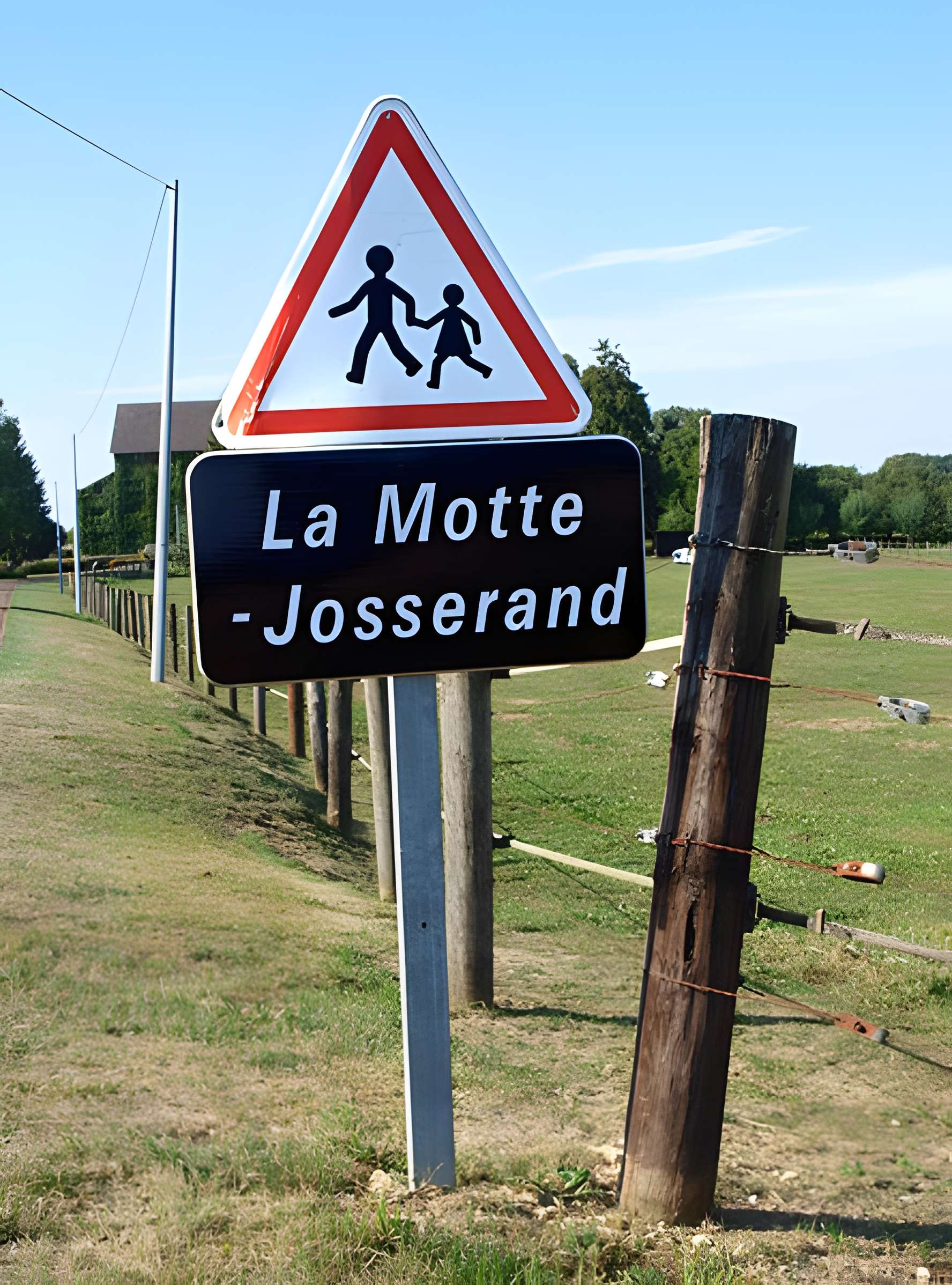 Château de la Motte-Josserand