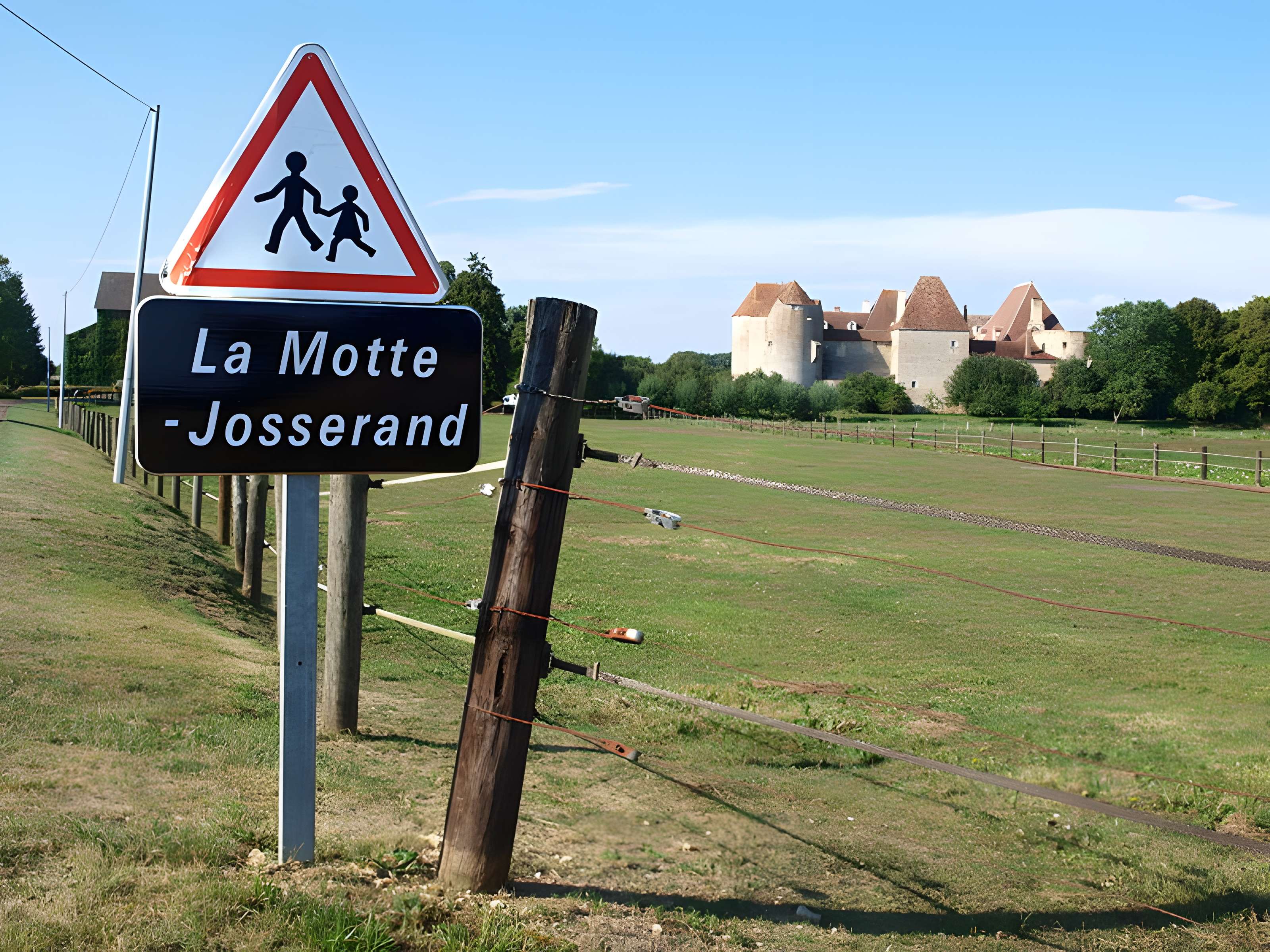 Château de la Motte-Josserand