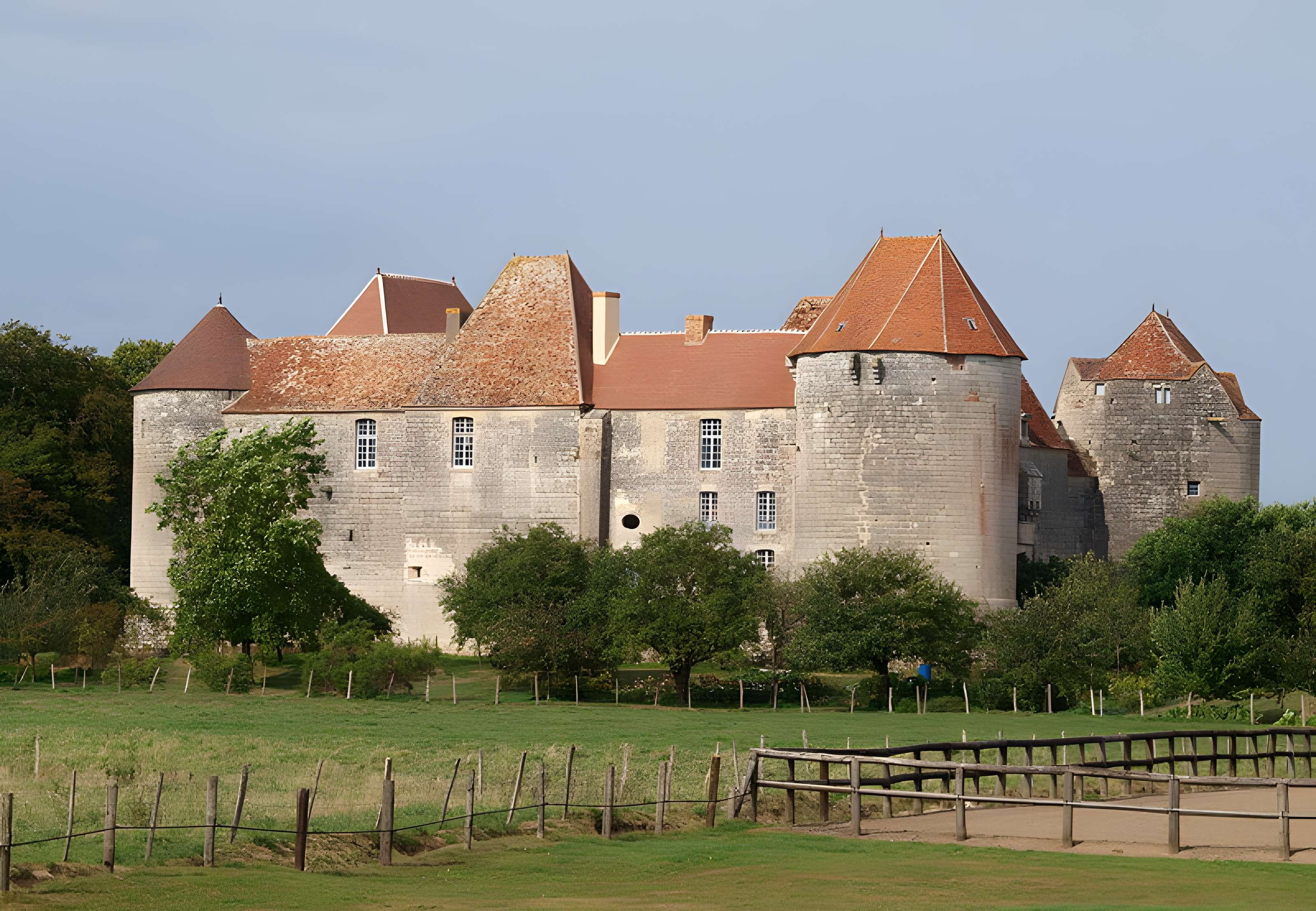 Château de la Motte-Josserand