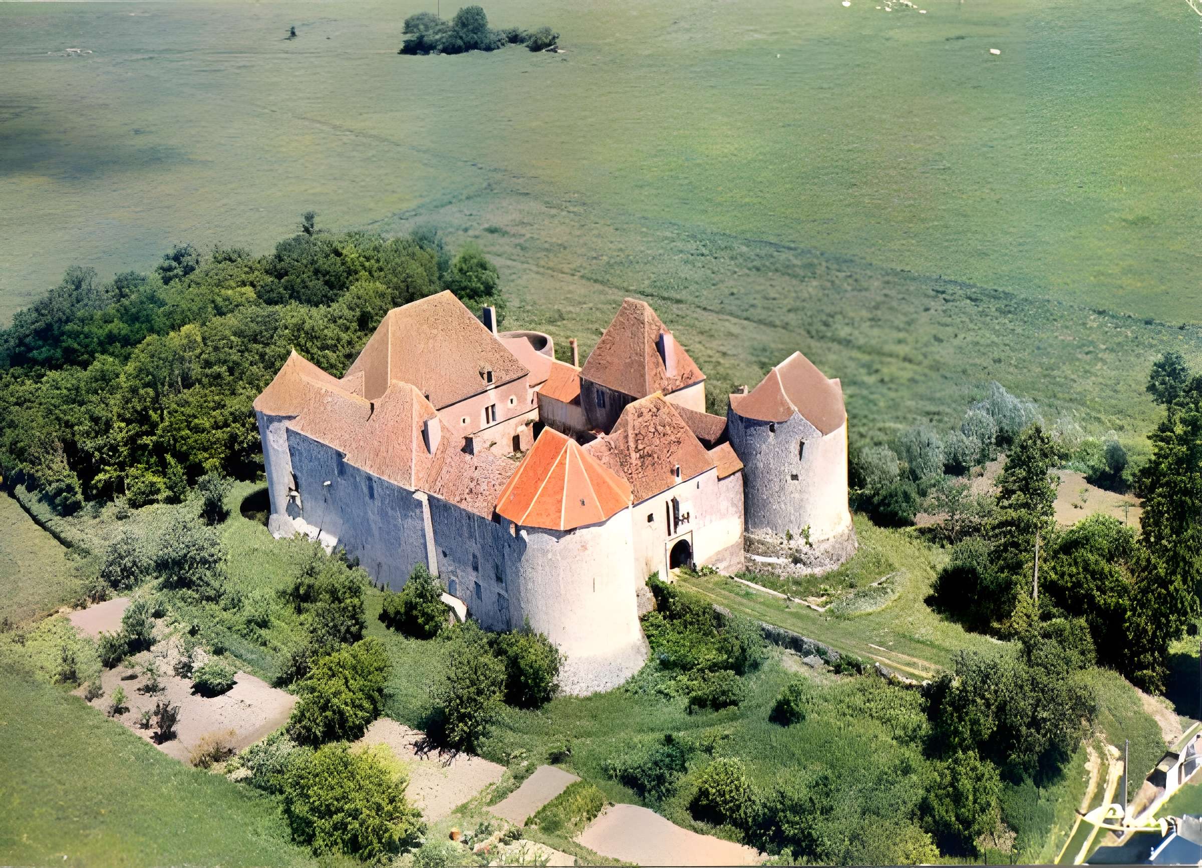 Château de la Motte-Josserand 