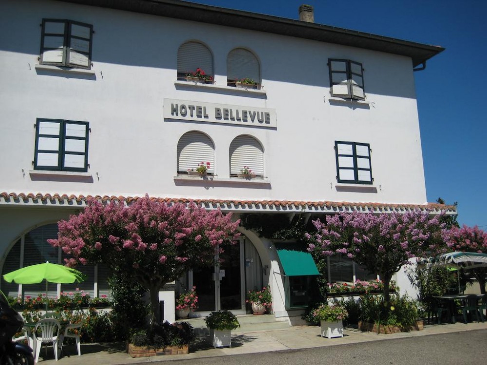 Photo de Hôtel Bellevue