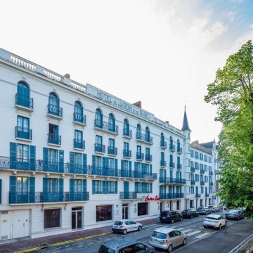 Mona