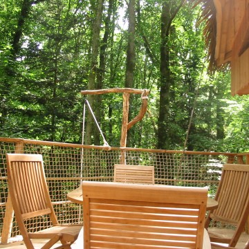 terrasse de lEchauguette Domaine de la Grande Noë, cabanes dans les arbres