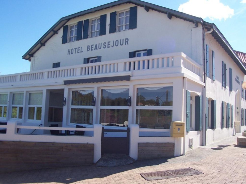 Photo de Hôtel Beausejour