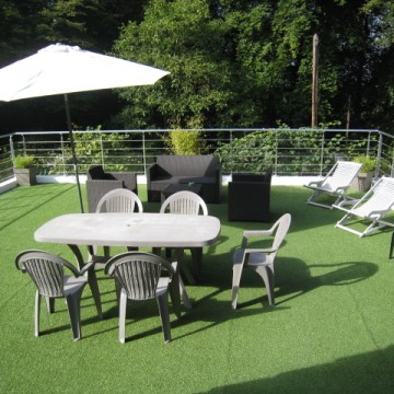 Terrasse avec salon de jardin