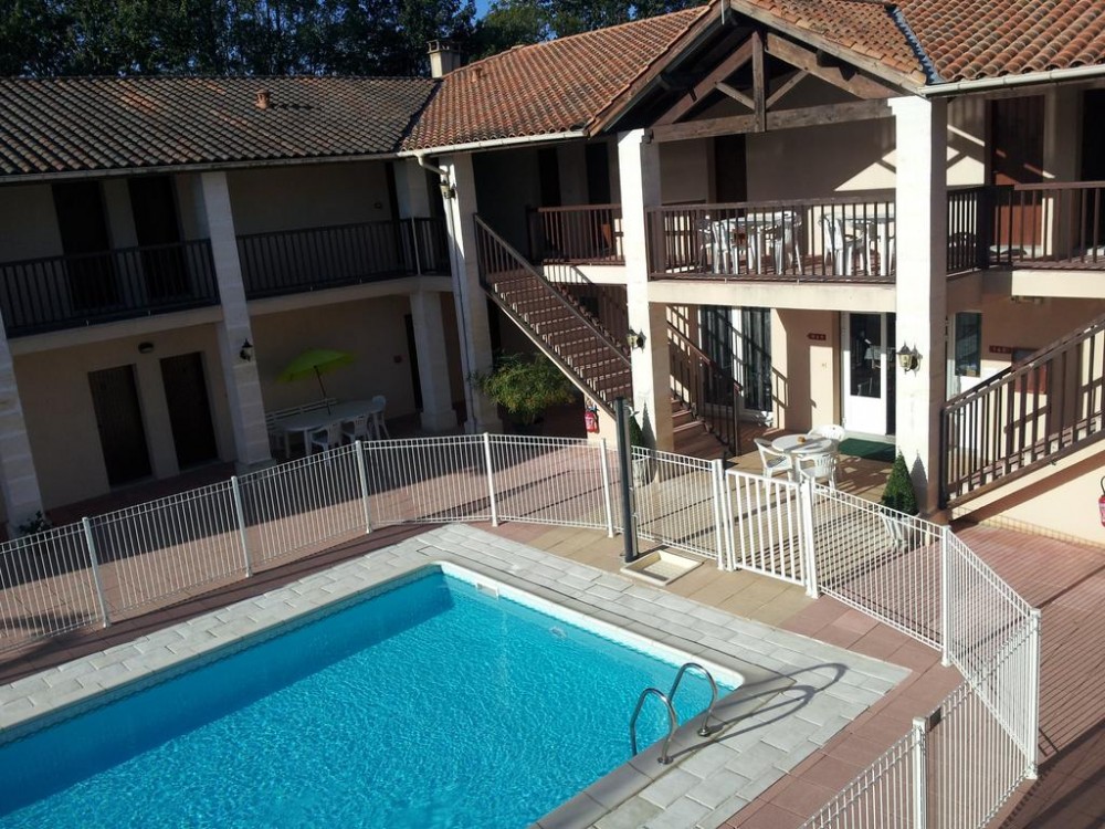 Photo de Hôtel Les Pins