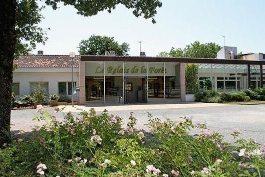 Hôtel Le Relais de la Forêt à Benon avec restaurant