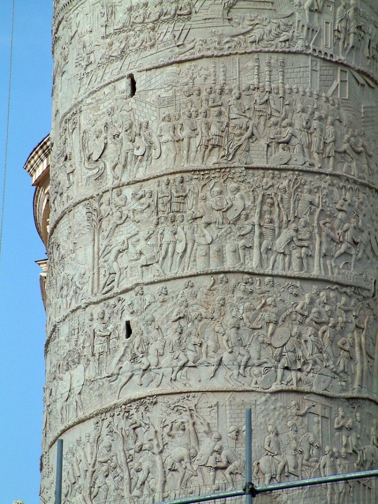 Colonne Trajane à Rome : Détail du fût. (Crédit photo : Apollodore de Damas - Radomil sur Wikipédia)