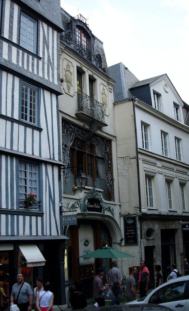  Atelier de Ferdinand Marrou, célèbre ferronnier d'Art, au numéro 70 de la rue Saint-Romain à Rouen