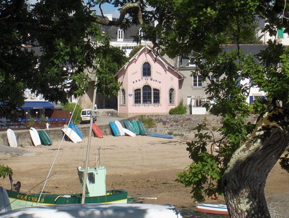 Abri du marin de Sainte-Marine à Combrit dans le Finistère. (crédit photo : Dhagerman sur Wikipédia)