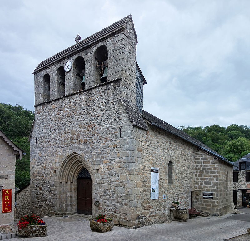 Le clocher-mur de l'église Saint-Pardoux de Gimel-les-Cascades en Corrèze (crédit photo : Velvet sur Wikipédia)
