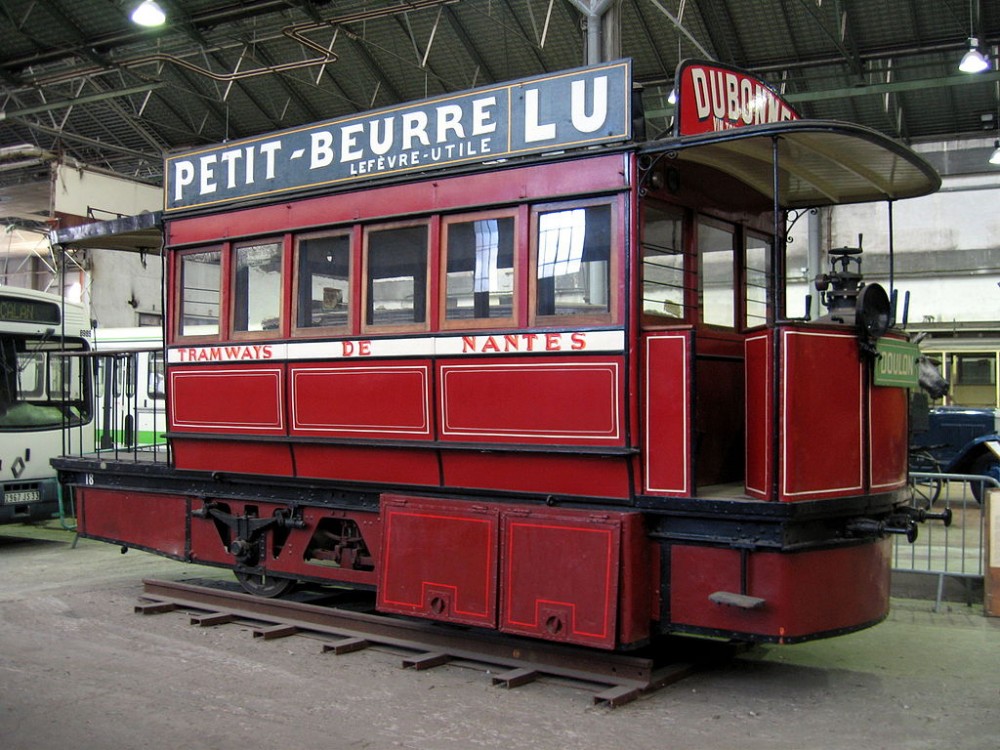 Musée des transports urbains, interurbains et ruraux (AMTUIR) : Automotrice à air comprimé de l'ancien tramway de Nantes. (Crédit photo : Gonioul sur Wikipédia)